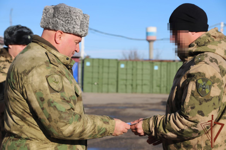Сотрудников ОМОН «Авангард» поздравили в ОГВ(с) с завершением служебной командировки на Северном Кавказе
