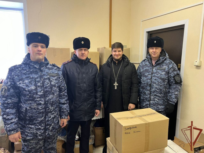 Росгвардейцы в Подмосковье приняли участие в сборе гуманитарной помощи для детей из ДНР