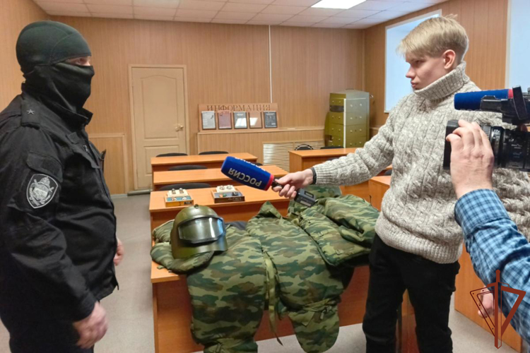 Специалисты инженерной службы Уральского округа Росгвардии рассказали о выполнении задач (видео)
