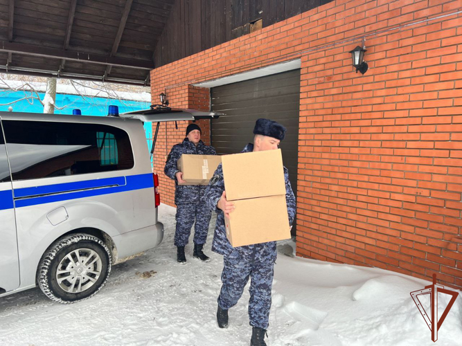 Росгвардейцы в Подмосковье приняли участие в сборе гуманитарной помощи для детей из ДНР