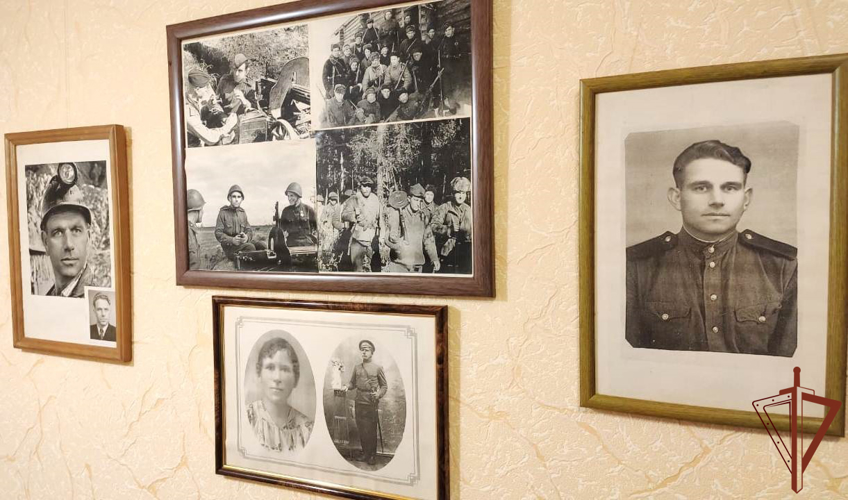 98-летнего ветерана Великой Отечественной войны поздравили с Новым годом росгвардейцы в Севастополе