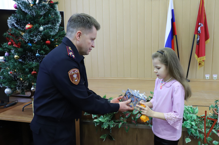 Росгвардейцы исполнили новогодние мечты детей в рамках всероссийской акции «Елка желаний»