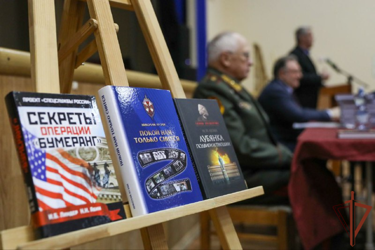 Писатель Николай Лузан рассказал кадетам Росгвардии о малоизвестных фактах работы военных контрразведчиков