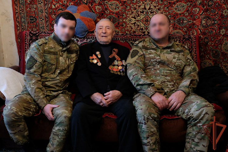 Росгвардейцы поздравили ветеранов войск правопорядка с Днем защитника Отечества