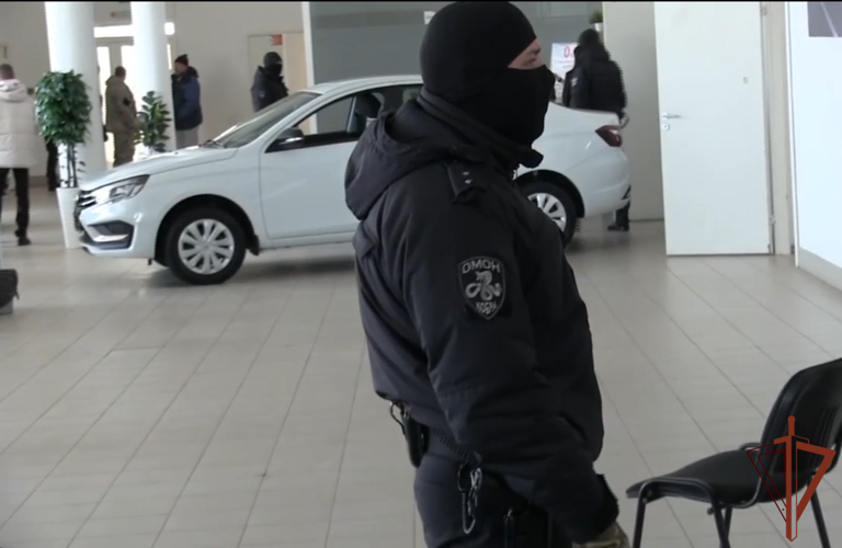 Спецназ Росгвардии пресек мошенническую деятельность автосалона в Оренбурге