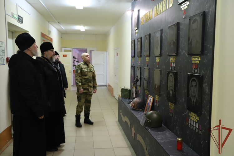 Росгвардейцы встретились со священнослужителем Романом Богдасаровым в Перми