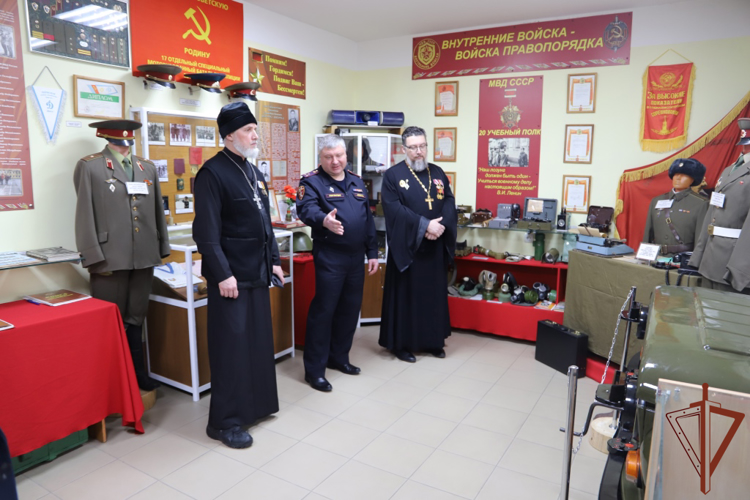 Росгвардейцы встретились со священнослужителем Романом Богдасаровым в Перми