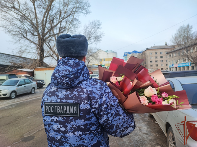 Росгвардейцы провели мероприятия в преддверии Международного женского дня в Сибири