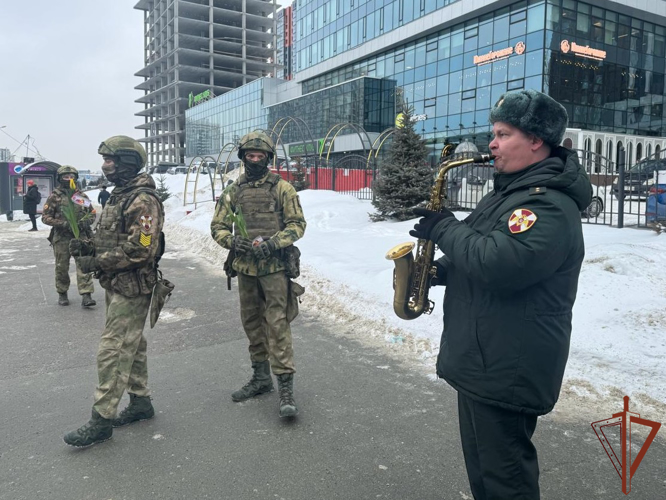 Росгвардейцы поздравили женщин с 8 марта в Сибирском федеральном округе