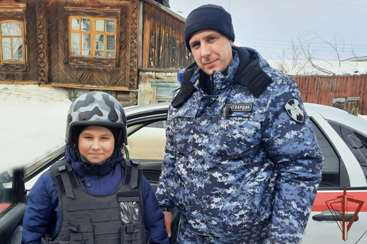В Уральском округе Росгвардии состоялись патриотические встречи с подшефной молодежью
