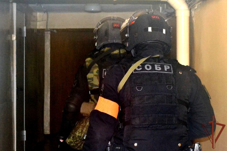 СОБР Росгвардии в Якутске задержали подозреваемых в организации двух игорных заведений