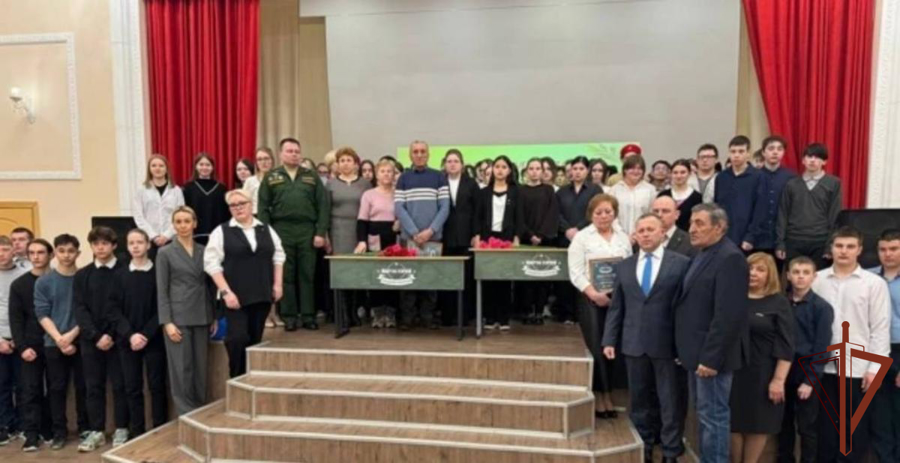 Посвященная сотруднику ОМОН Росгвардии «Парта Героя» открыта на Камчатке (видео)