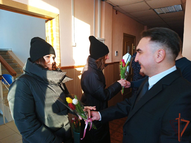 В Уральском округе Росгвардии проходят праздничные мероприятия, посвященные Международному женскому дню — 8 марта (видео)