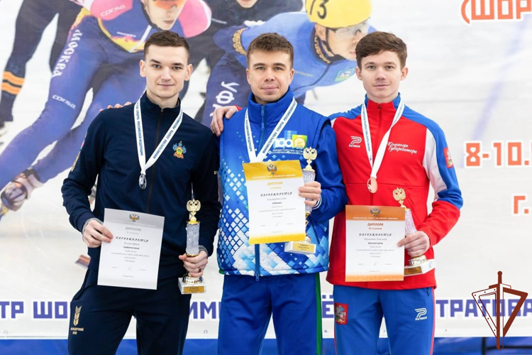 Спортсмен из Росгвардии одержал победу на Кубке России по конькобежному спорту