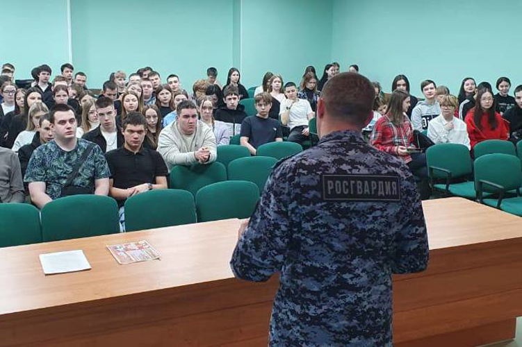Росгвардейцы провели уроки мужества и профориентационные мероприятия для подрастающего поколения в Сибири
