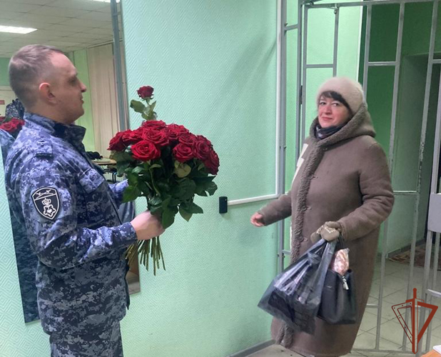 В Уральском округе Росгвардии проходят праздничные мероприятия, посвященные Международному женскому дню — 8 марта (видео)