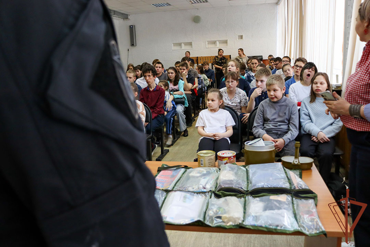 Росгвардейцы проведали воспитанников подшефного социального учреждения на Южном Урале
