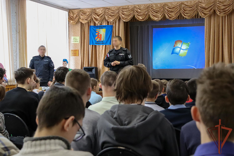 Росгвардейцы проведали воспитанников подшефного социального учреждения на Южном Урале