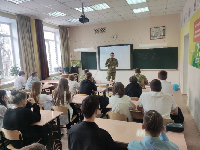 Росгвардейцы провели уроки мужества и профориентационные мероприятия для подрастающего поколения в Сибири