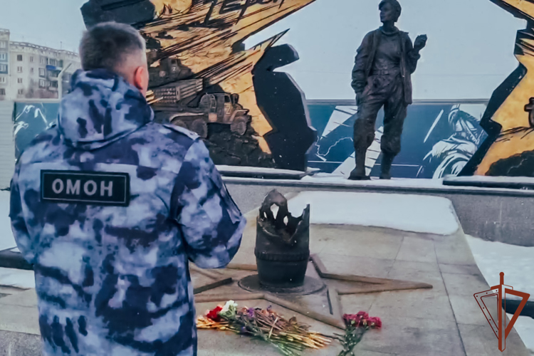 В Новокузнецке омоновцы почтили память Героя России и ДНР Ольги Качуры