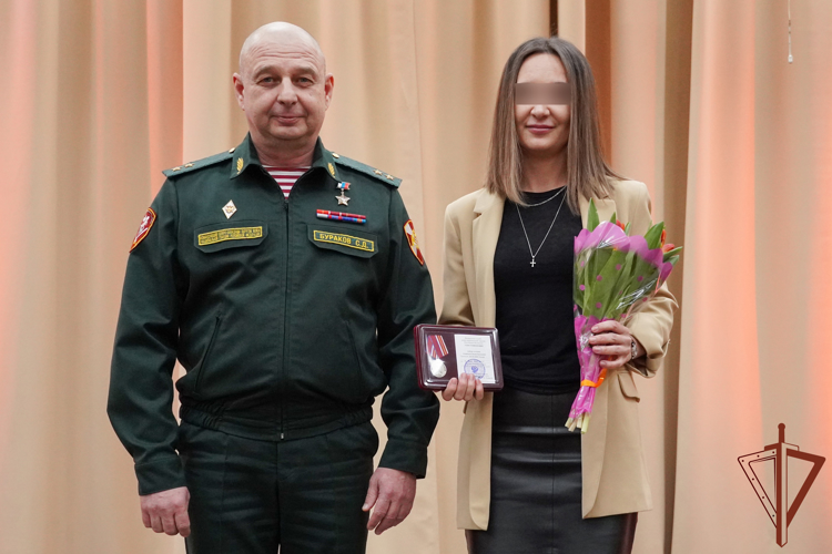 Командующий Северо-Западного округа Росгвардии поздравил женщин с Международным женским днём