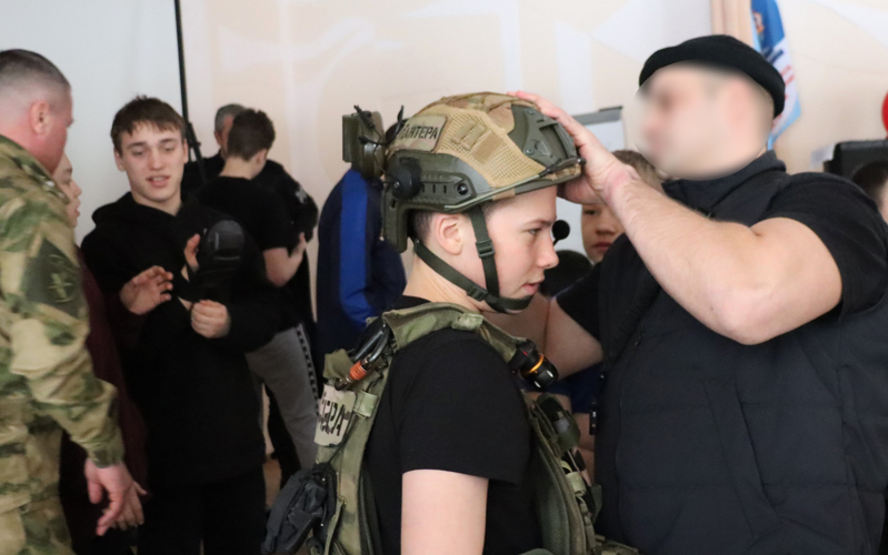 Росгвардейцы навестили ребят с непростой судьбой из тюменского реабилитационного центра 