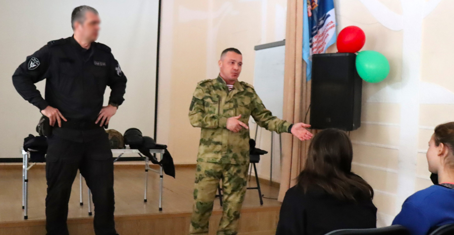 Росгвардейцы навестили ребят с непростой судьбой из тюменского реабилитационного центра 