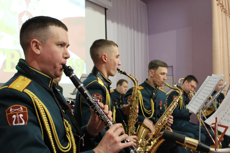 Военный оркестр Росгвардии выступил перед чебоксарскими кадетами в честь 140-летия со дня рождения Василия Агапкина