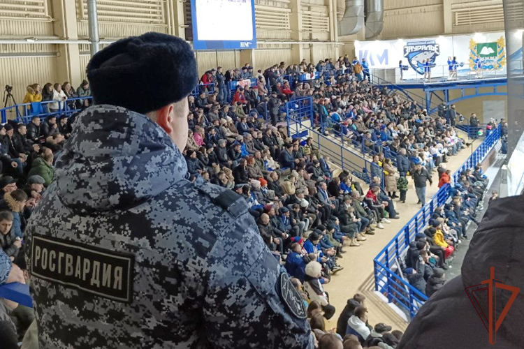 Сотрудники Росгвардии обеспечили правопорядок на матче ВХЛ в Курганской области