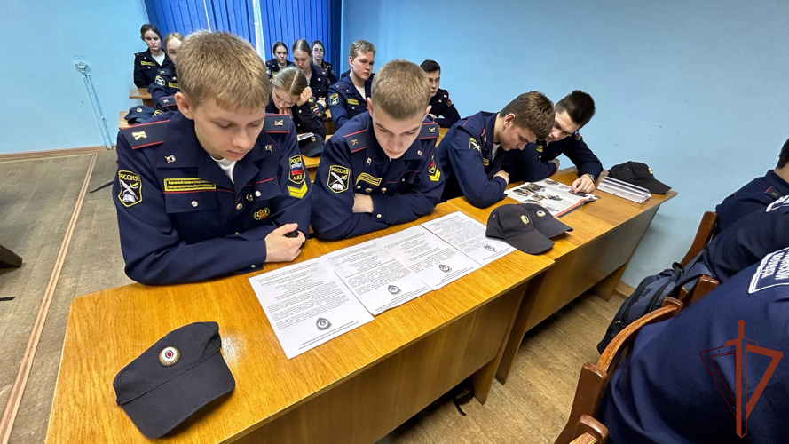 Росгвардейцы проводят профориентационные мероприятия для молодежи Приволжья