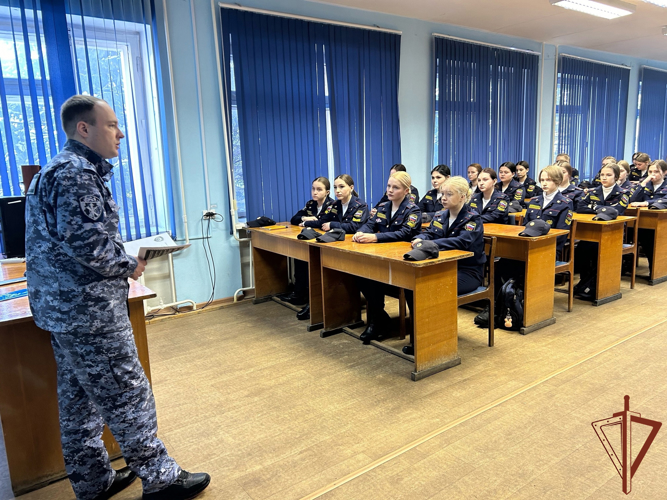 Росгвардейцы проводят профориентационные мероприятия для молодежи Приволжья