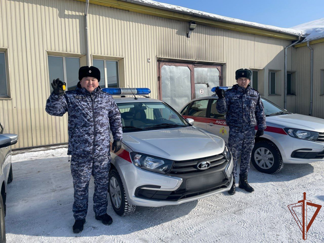 Ключи от новых машин получили сотрудники вневедомственной охраны Росгвардии в Туве