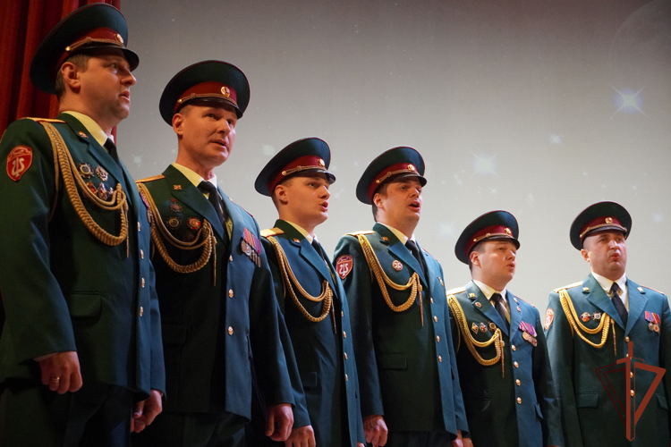 Ансамбль песни и пляски Центрального округа Росгвардии выступил с праздничным концертом в Москве