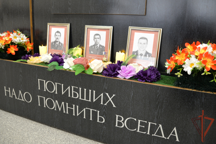 Память героически павших своих боевых товарищей почтили росгвардейцы на Урале