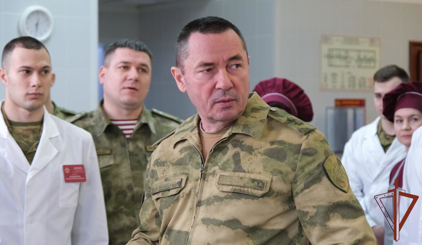 Командующему Уральским округом Росгвардии продемонстрировали контрольно-показательную выпечку хлеба