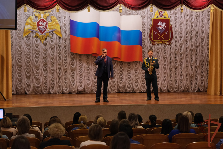 Командующий Уральским округом Росгвардии поздравил женщин с  праздником 8 марта