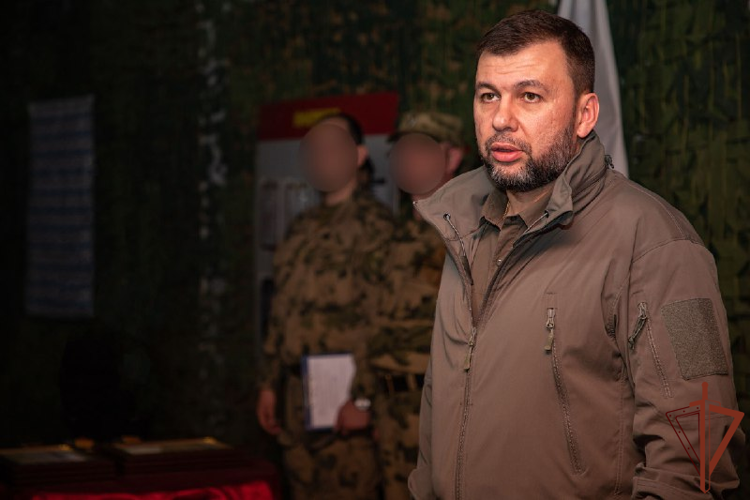 Денис Пушилин наградил росгвардейцев, успешно выполнивших задачи в зоне СВО  (видео)