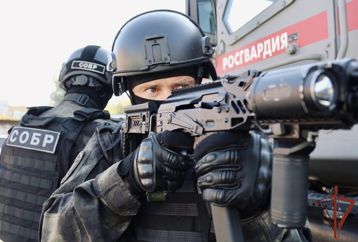 Спецназ Росгвардии в Твери задержал подозреваемого в нападении на сотрудников полиции