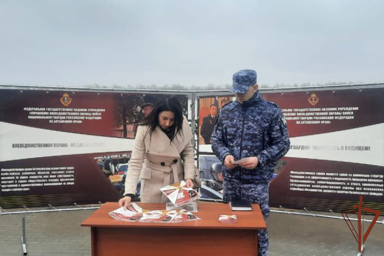 Росгвардейцы приняли участие во Всероссийской ярмарке трудоустройства  в Сибири