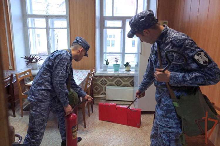 Совместные учения сотрудников Росгвардии и МЧС состоялись в Пермском крае