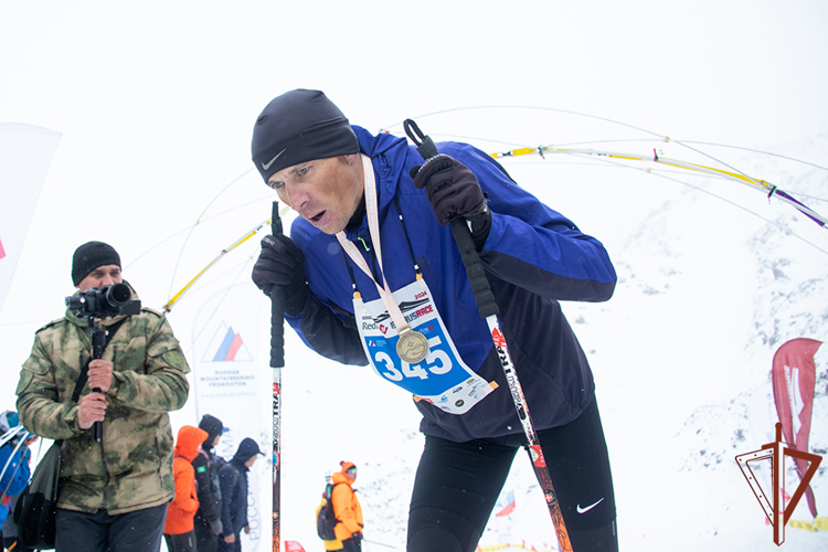 Росгвардейцы участвуют в международном фестивале Red Fox Elbrus Race 2024