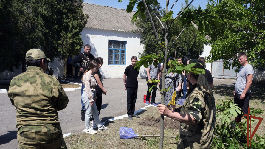 Международную акцию «Сад памяти» поддержали росгвардейцы Херсонской области