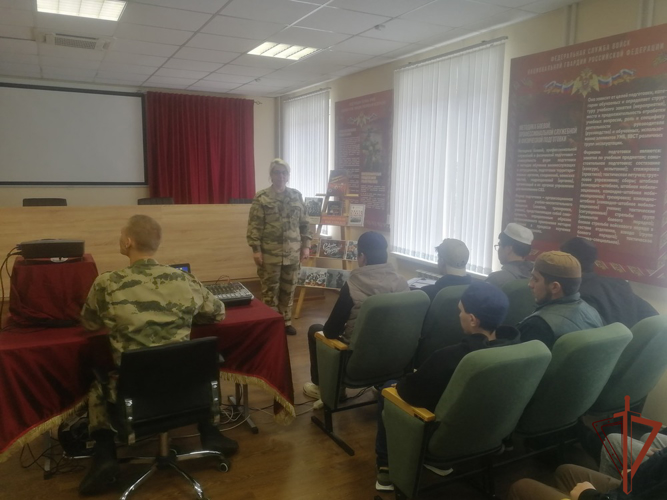 Приуроченные ко Дню Победы патриотические мероприятия провели росгвардейцы для молодёжи