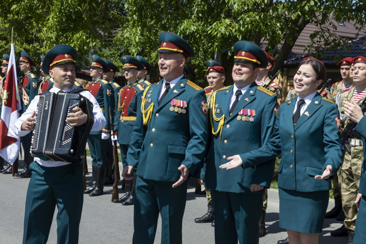 Не смолкнет слава тех великих лет. Фотоальбом