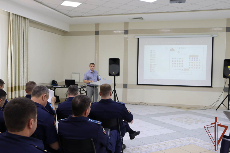 В Уральском округе Росгвардии состоялся сбор специалистов материально-технического обеспечения авиации Росгвардии