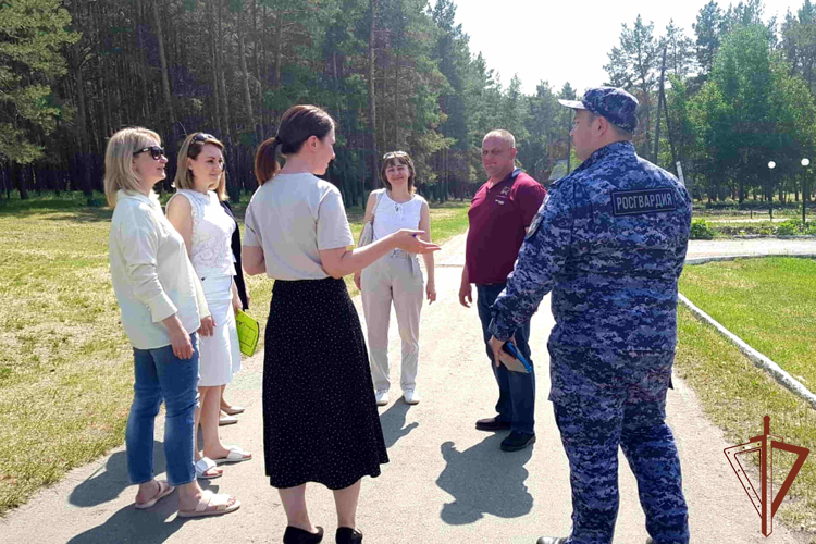 Росгвардия проводит проверки обеспечения безопасности детских лагерей на Урале