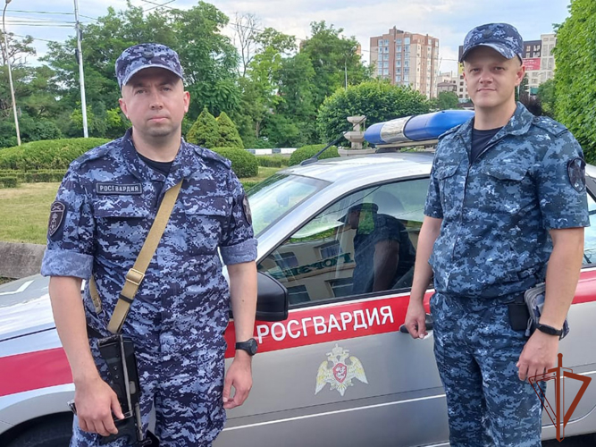 Сотрудники Росгвардии пришли на помощь пострадавшему в ДТП ребенку в Ставрополе