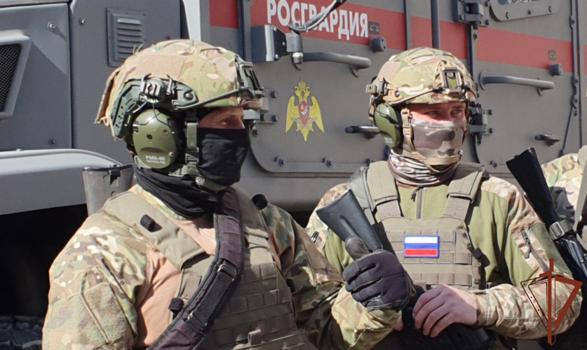 СОБР Росгвардии оказал содействие тюменским полицейским в ликвидации подпольного покерного клуба