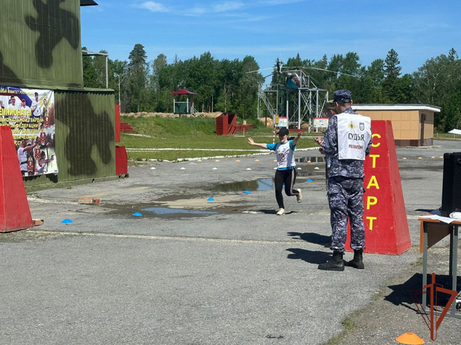 В Уральском округе Росгвардии определили сильнейших спортсменов в легкоатлетическом кроссе и служебном биатлоне 