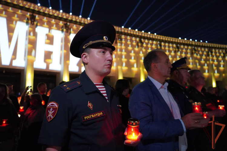 Росгвардия приняла участие в старте акции «Свеча памяти» на Поклонной горе (видео)